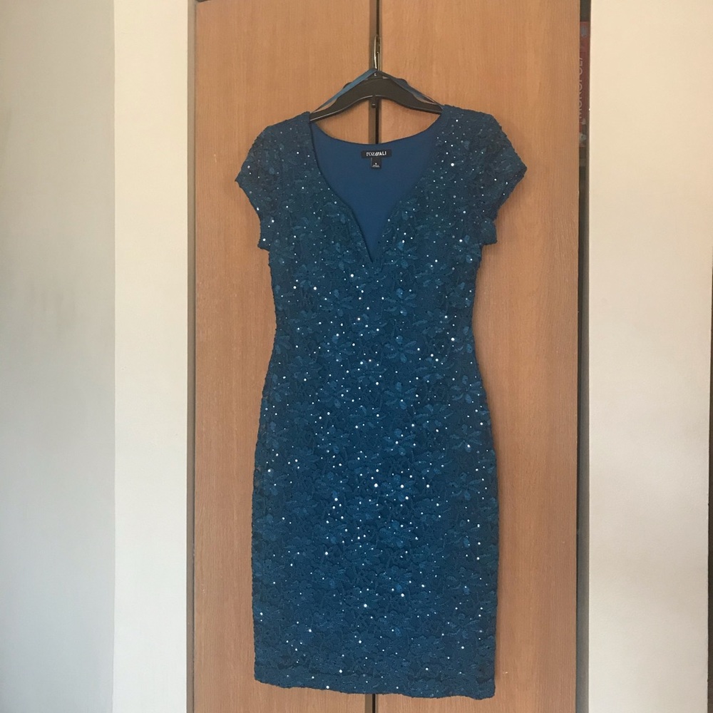 Teal glittery lace pattern